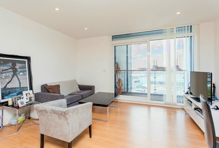 2 Bedroom Flat To Rent In This Space, Cornell Square, London, SW8