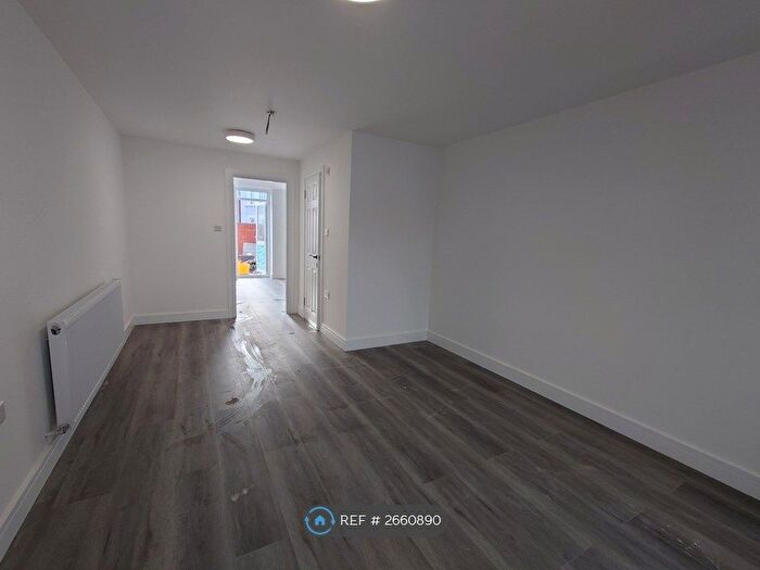 1 Bedroom Flat To Rent In Swindon Close, Ilford, IG3