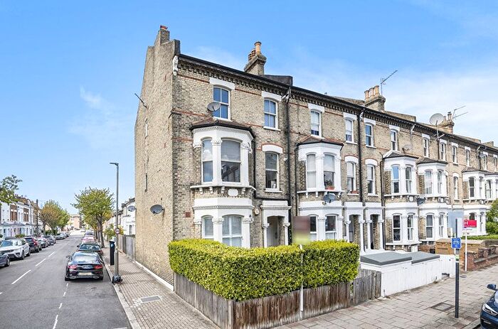 2 Bedroom Flat For Sale In Cavendish Road, Balham, London, SW12