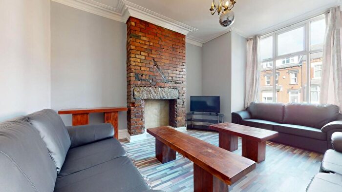 9 Bedroom House To Rent In Brudenell Avenue, Leeds, LS6