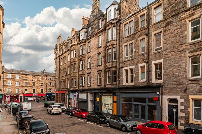 3 Bedroom Flat For Sale In / Lochrin Place, Edinburgh, EH3