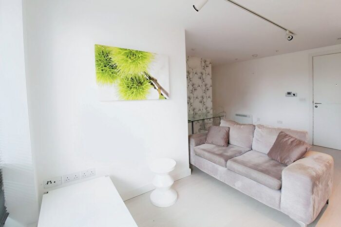 2 Bedroom Flat To Rent In Manor Mills, Ingram Street, Leeds, West Yorkshire, LS11