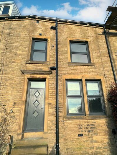 1 Bedroom Flat To Rent In Dryclough Lane, Halifax, HX3