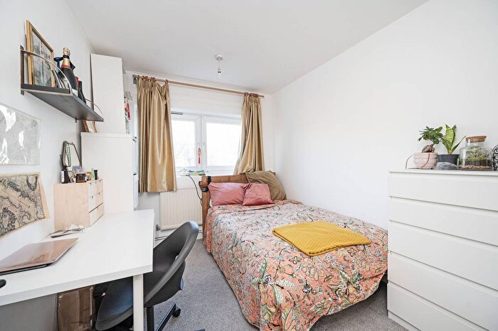 3 Bedroom Flat To Rent In Penton Rise, King's Cross, London, WC1X