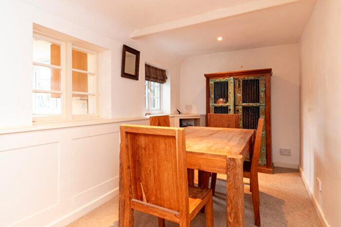 3 Bedroom Semi-Detached House For Sale In Welwyn, Hertfordshire, AL6