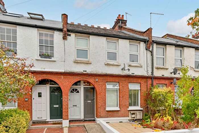 2 Bedroom Flat To Rent In Oakmead Road, Balham, London, SW12