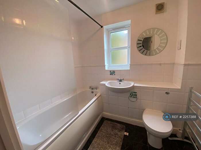 1 Bedroom Flat To Rent In Windmill Drive, London, NW2