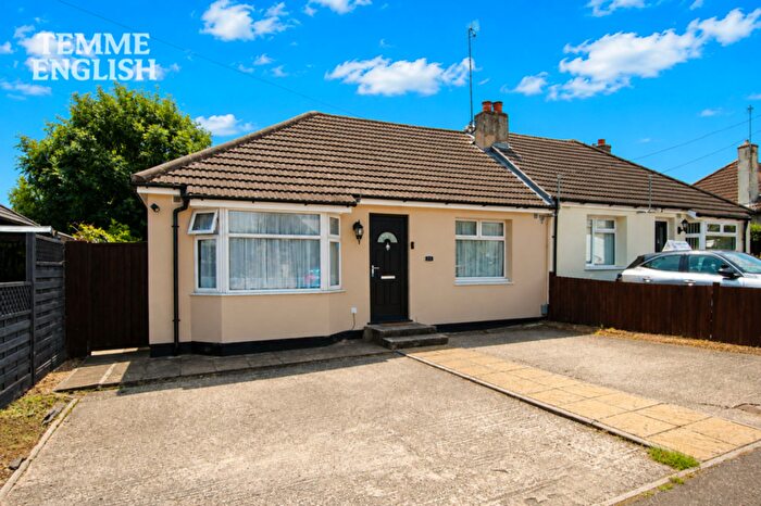 2 Bedroom Semi-Detached Bungalow For Sale In Archer Road, Laindon, SS15