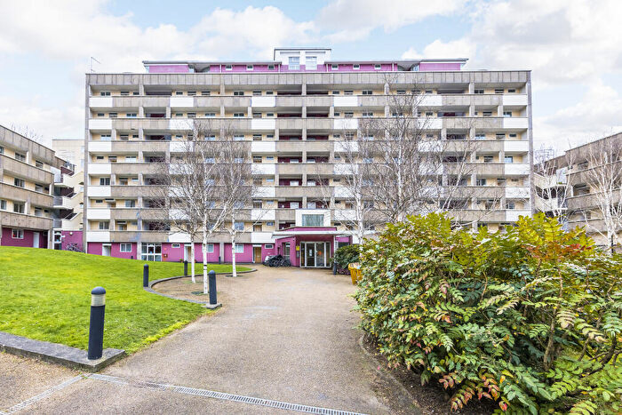 3 Bedroom Flat To Rent In Priory Heights, Wynford Road, Islington, London, N1