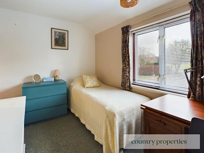 3 Bedroom End Of Terrace House For Sale In Knightsfield, Welwyn Garden City, AL8