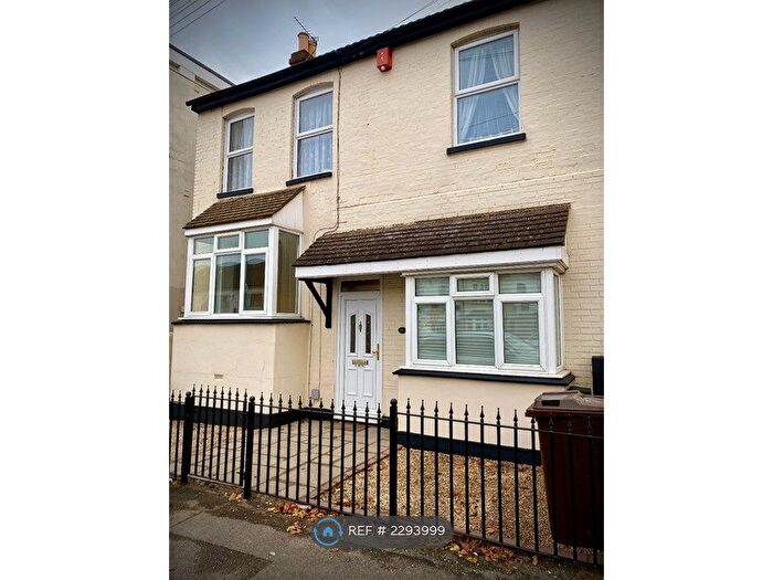 1 Bedroom Flat To Rent In Rock Avenue, Gillingham, ME7