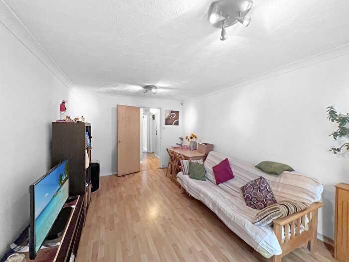 1 Bedroom Flat For Sale In Myatts Field Court, London, SE5