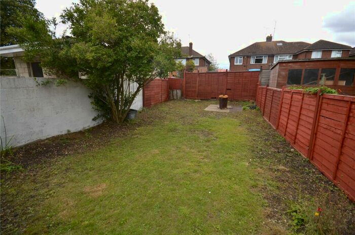 3 Bedroom Terraced House For Sale In Runfold Avenue, Luton, Bedfordshire, LU3