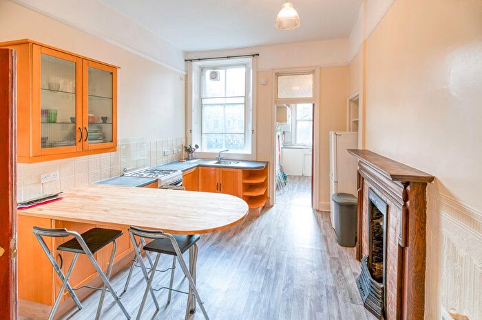 3 Bedroom Flat To Rent In Spottiswoode Road, Edinburgh, EH9