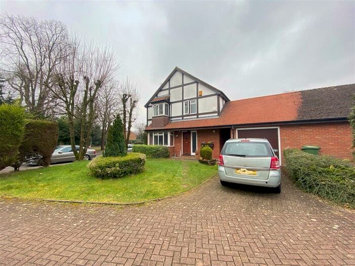 3 Bedroom House To Rent In Trinity Walk, Hemel Hempstead, HP2