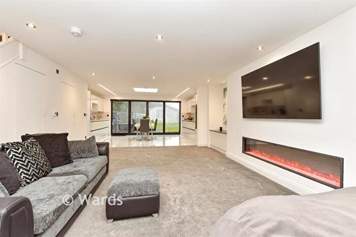 3 Bedroom Semi Detached House For Sale In Harvel Road, Meopham, Kent, DA13
