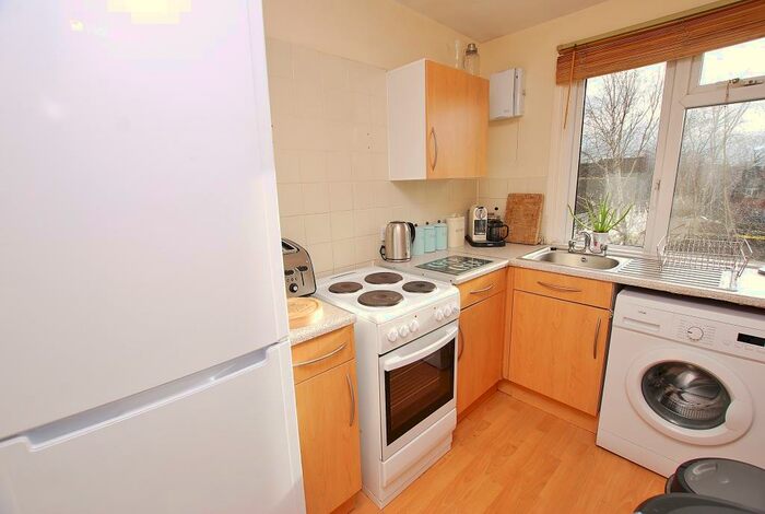 1 Bedroom Apartment To Rent In Parsons Green, Guildford, Surrey, GU1