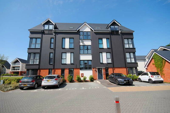 2 Bedroom Flat To Rent In Hurst Green, Oxted, RH8