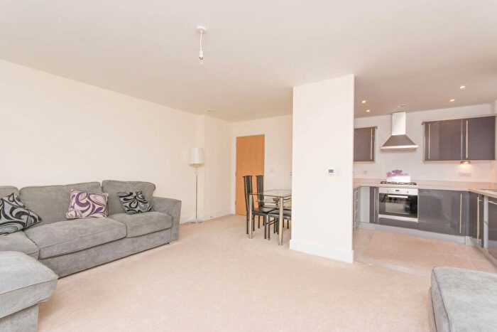 2 Bedroom Flat To Rent In High Road, Harrow Weald, Harrow, HA3