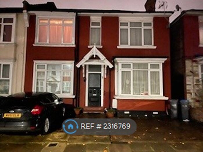 5 Bedroom Semi-Detached House To Rent In Sidney Avenue, London, N13