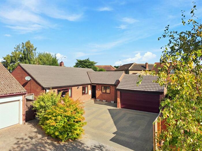 4 Bedroom Detached Bungalow For Sale In Little Henleys - Hunsdon - Chain Free, SG12