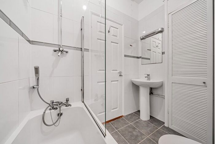 2 Bedroom Flat For Sale In Horizon Flat, Tremorna, Wheal Margery, Carbis Bay, TR26