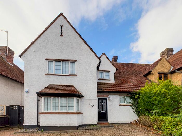 3 Bedroom Semi-Detached House To Rent In London Road, High Wycombe, HP11