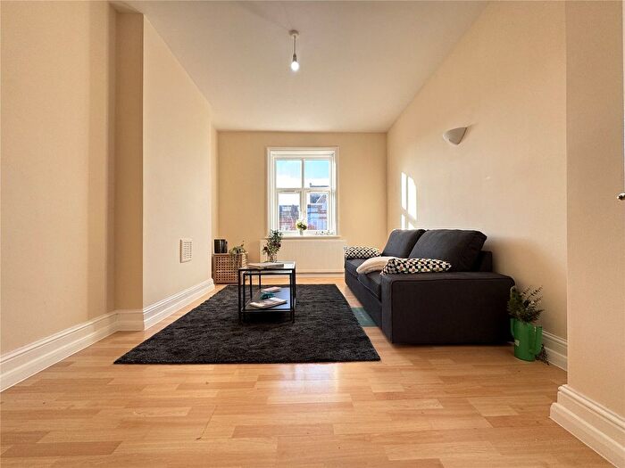 Studio To Rent In Edward Close, Cricklewood, London, NW2