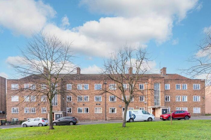 4 Bedroom Flat For Sale In Balham Hill, Clapham South, London, SW12