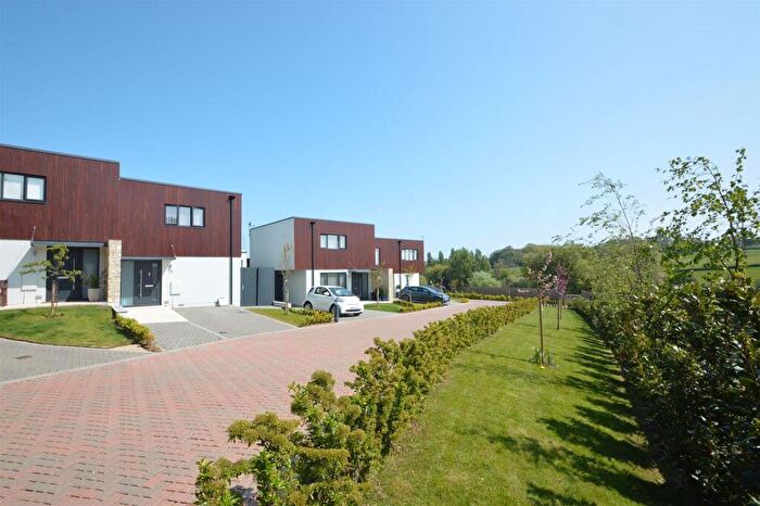 2 Bedroom Semi Detached House For Sale In Pondwell, PO33