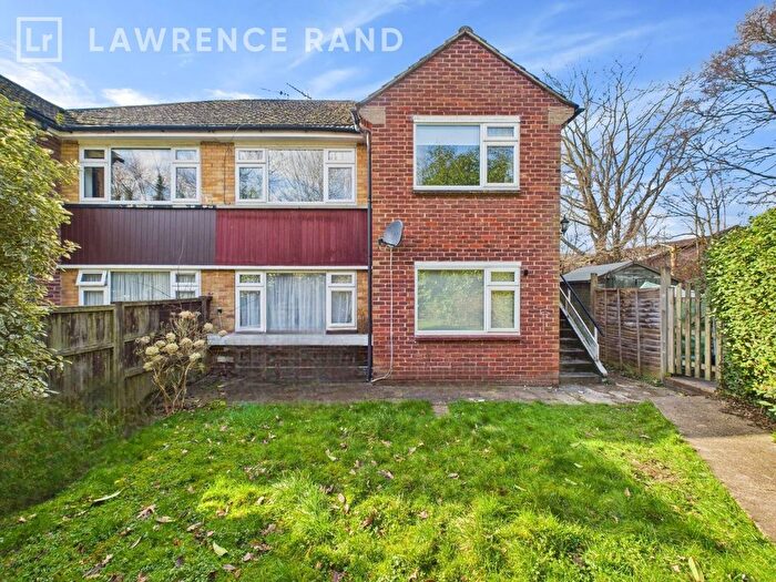 2 Bedroom Maisonette For Sale In Sheepcote Gardens, Denham, Uxbridge, Middlesex, UB9
