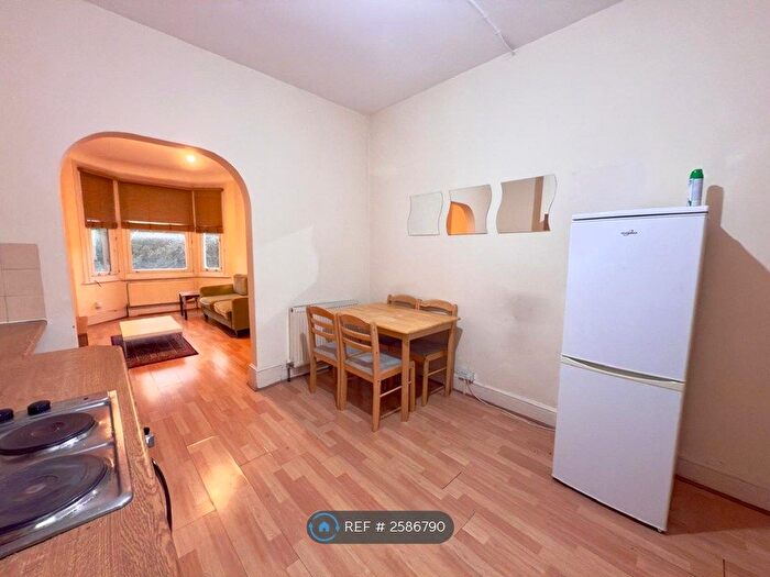 2 Bedroom Flat To Rent In Fulham Palace Road, London, SW6