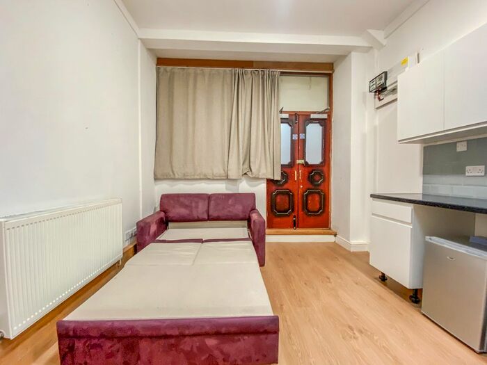 Studio To Rent In Caledonian Road, Islington, London N1