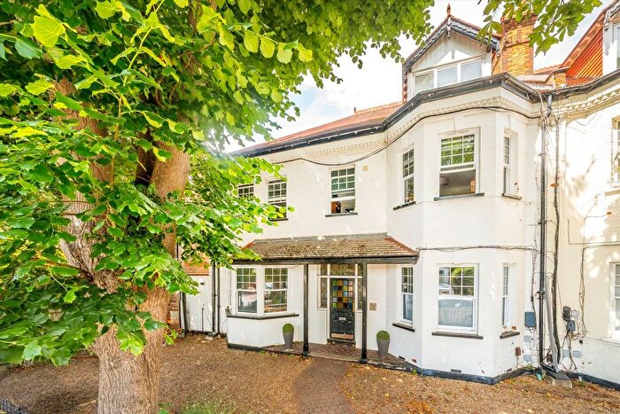 1 Bedroom Flat To Rent In Popes Grove, Strawberry Hill, TW1