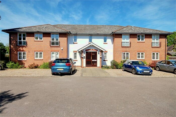 2 Bedroom Flat To Rent In Howard Court, Henry Close, Enfield, Middlesex, EN2