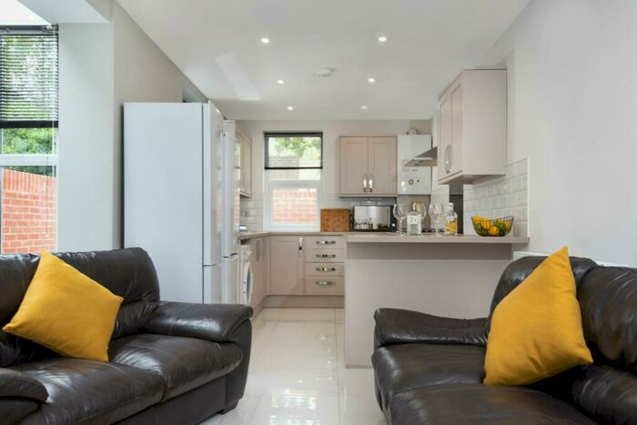 6 Bedroom House To Rent In Britannia Road, Southsea, PO5