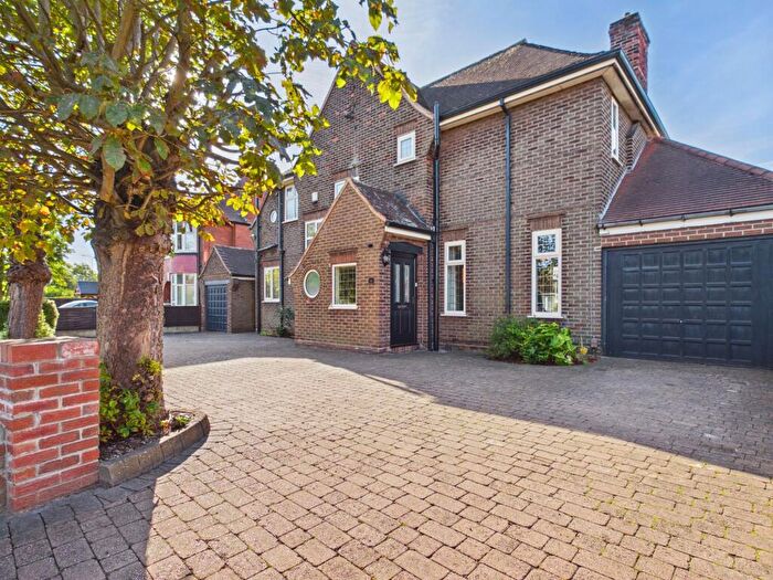 5 Bedroom Detached House For Sale In Old Brumby Street, Scunthorpe, DN16