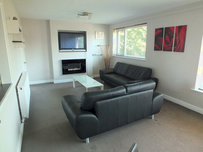2 Bedroom Flat To Rent In Chadley Close, Solihull, B91