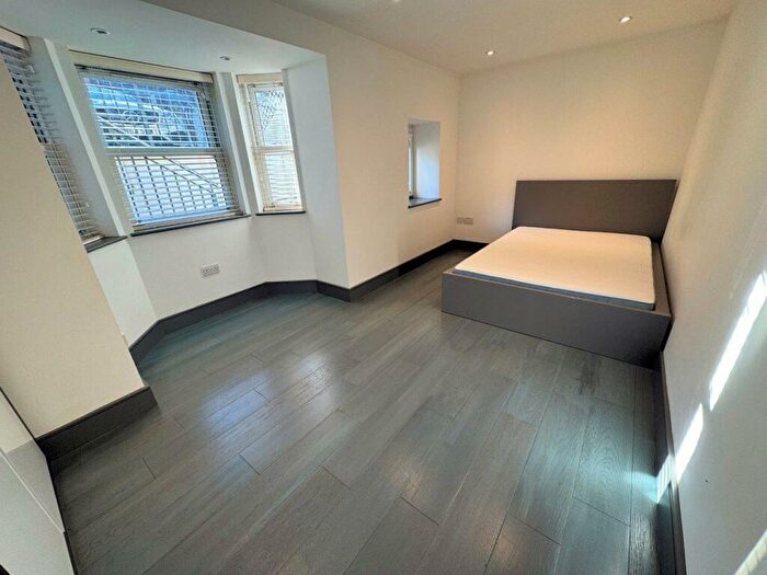 2 Bedroom Flat To Rent In Fortis Green, East Finchley, N2