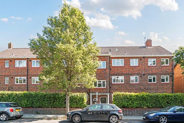 3 Bedroom Flat For Sale In Ondine Road, Peckham, London, SE15