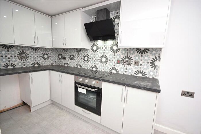3 Bedroom Apartment To Rent In Chandos Avenue, Leeds, West Yorkshire, LS8
