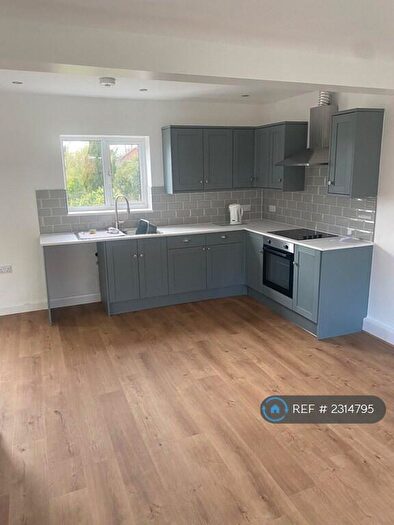 3 Bedroom Semi-Detached House To Rent In South Avenue, Rainworth, Mansfield, NG21