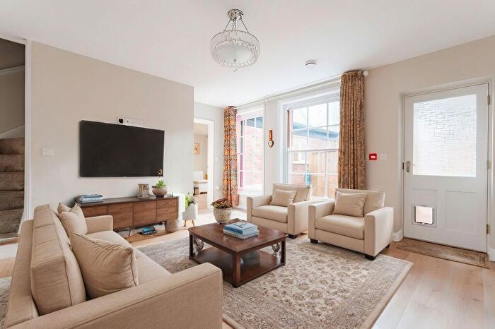 2 Bedroom Cottage For Sale In South Quay, Great Yarmouth, NR30