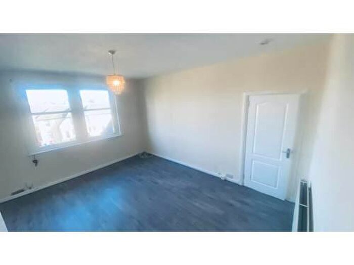 3 Bedroom Flat To Rent In Dryburgh Avenue, Denny, FK6