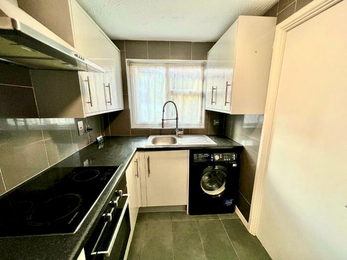 1 Bedroom Maisonette To Rent In Philimore Close, Plumstead, London, SE18