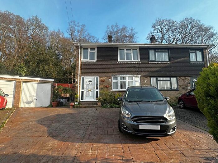 3 Bedroom Semi-Detached House For Sale In Fairview Close, Hythe, SO45