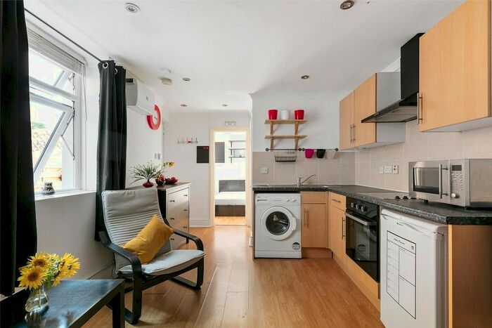 1 Bedroom Flat To Rent In Firle Place, Inman Road, SW18