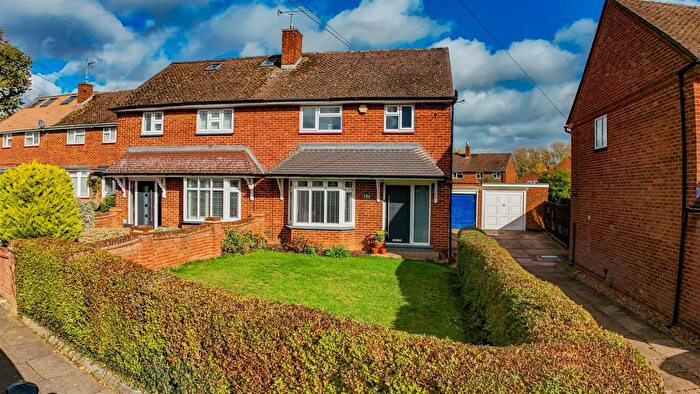 3 Bedroom Semi Detached House For Sale In New Park Drive, Hemel Hempstead, HP2