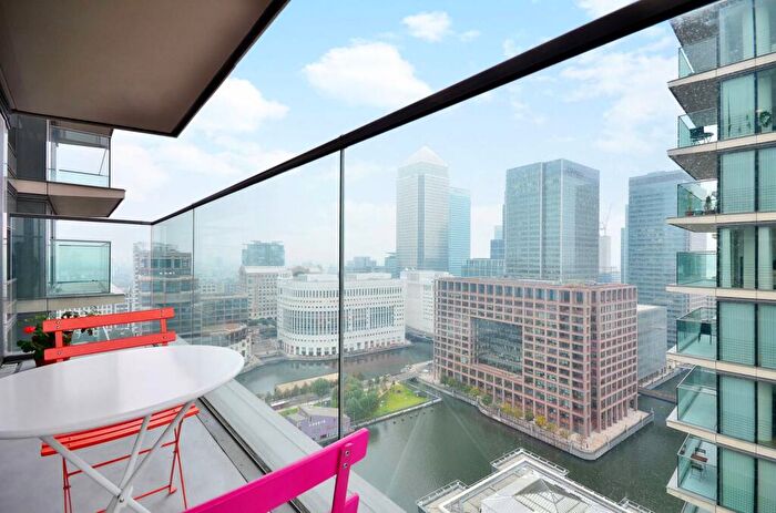 2 Bedroom Flat For Sale In Landmark West Tower, Canary Wharf, London, E14
