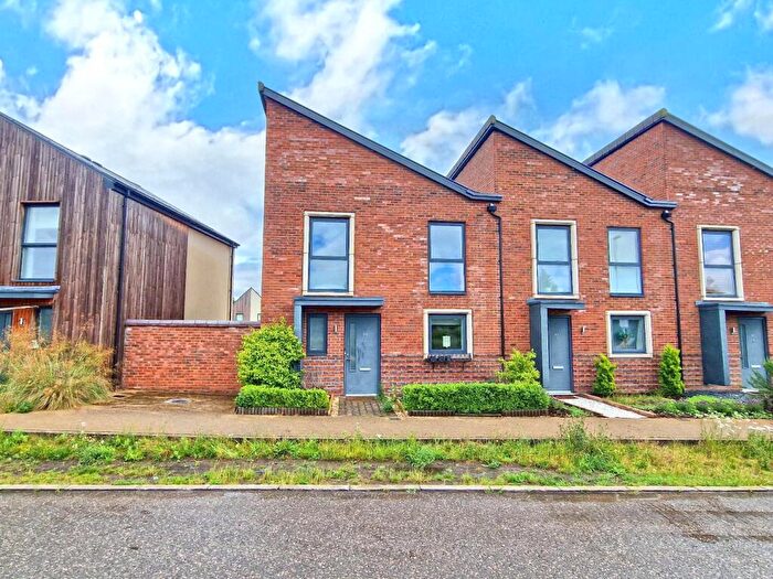 3 Bedroom End Of Terrace House For Sale In Braeburn Avenue, Bicester, OX27